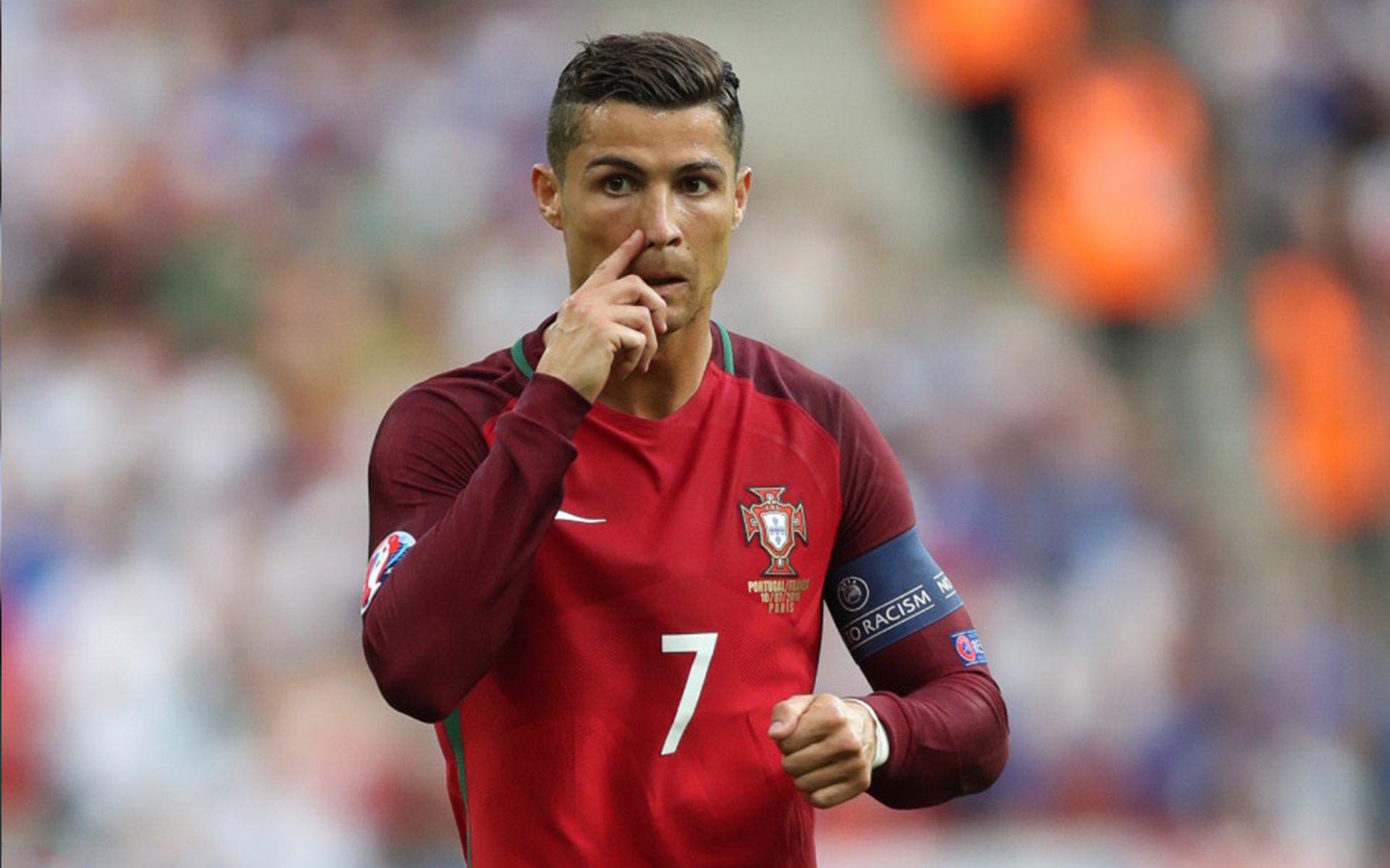 国家队在赛后举行公开训练以回馈球迷,国家队参加联赛